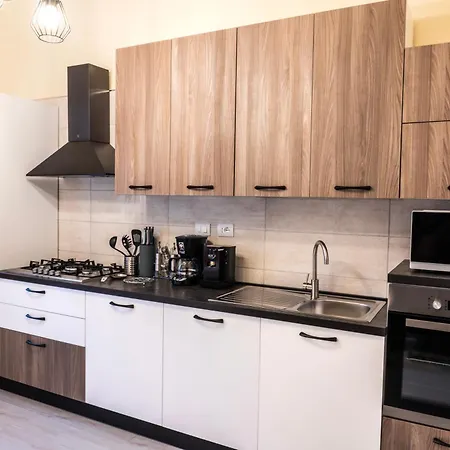 Domus - Parcheggio Privato *